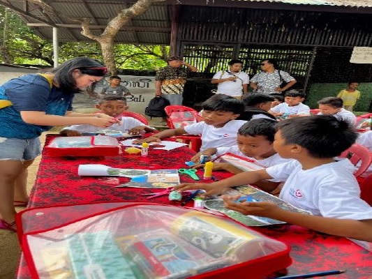 Identitas logo kompetisi 13th UOB Painting of the Year 