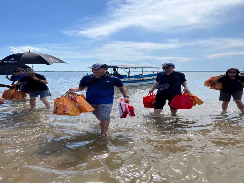 Identitas logo kompetisi 13th UOB Painting of the Year 